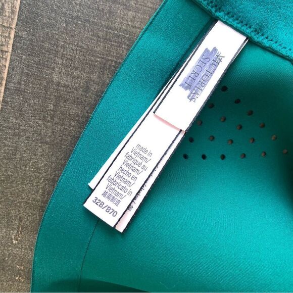 Victoria’s Secret Sports Bra 32B - Picture 3 of 3